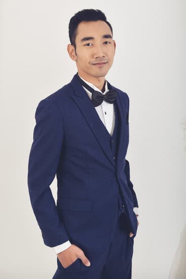 What'S a Best Man in a Wedding 1 - The best man in a wedding is the groom's closest male friend or relative, supporting him throughout the ceremony