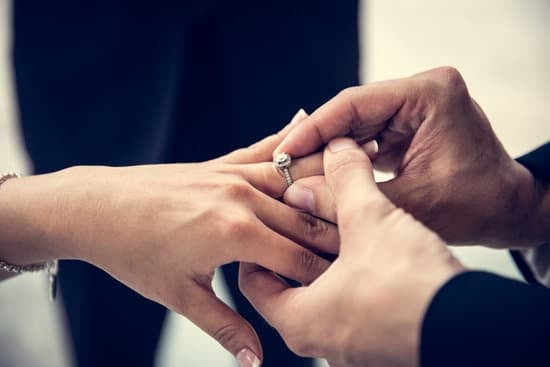 What time do most weddings start: A guide to wedding day timelines