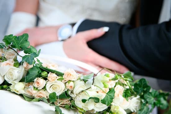 How to Become a Wedding Officiant in Philadelphia 1 How to become a wedding officiant in Philadelphia: Steps, Requirements, and Process for Officiating Ceremonies in the City