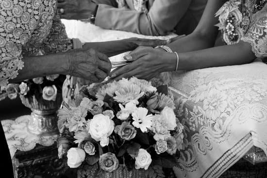 Online retailers offer a variety of wedding gifts to purchase, including WHERE CAN I BUY WEDDING GIFTS