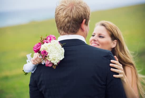 How Much Did Chelsea Clinton'S Wedding Dress Cost 17 Chelsea Clinton's wedding dress cost estimated at 15,000 USD - New York Times