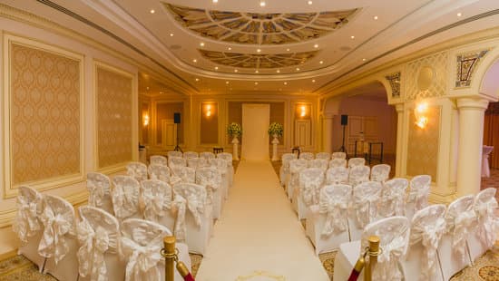 Who Has Princess Diana'S Wedding Ring 3 Close-up of Princess Diana's wedding ring being worn by someone