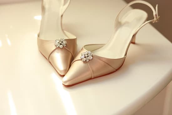 Do You Need to Wear a Jacket to a Wedding 5 Attending a Wedding: Should You Wear a Jacket