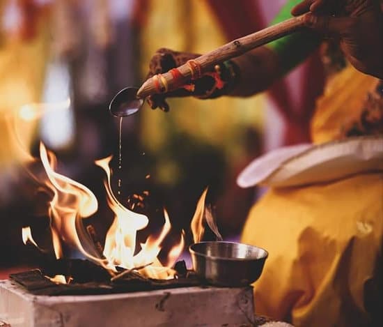 Do Bridal Shower Invites Go Out Before Wedding Invites 1 Timing of bridal shower invites: Before wedding invites are sent out