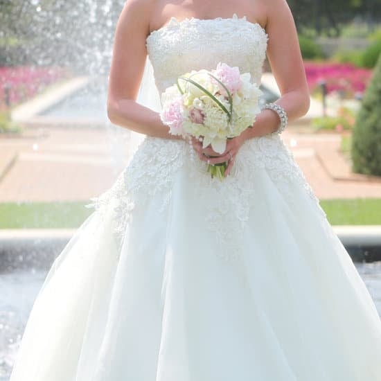 What Is the Best Wedding Present 1 The best wedding present: a honeymoon trip to paradise