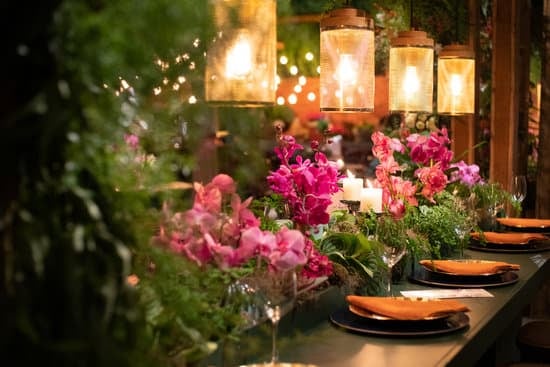 How Long Does a Wedding Take to Plan 5 Timeline of wedding planning, from booking to final details