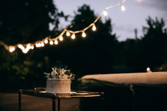 How much to tip for wedding makeup: customary 20% of total service cost