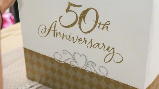 Deciding whether to keep your engagement ring on during the wedding ceremony