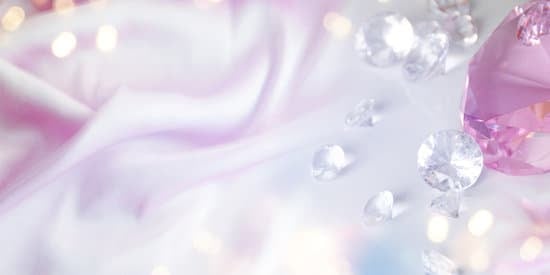 CAN I WEAR MY WEDDING RING BEFORE I GET MARRIED - Proper etiquette and traditions before the big day