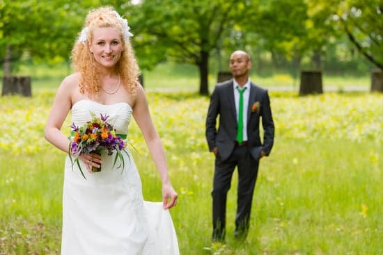 Key wedding guests: Who to send extra wedding invitations to for a memorable celebration