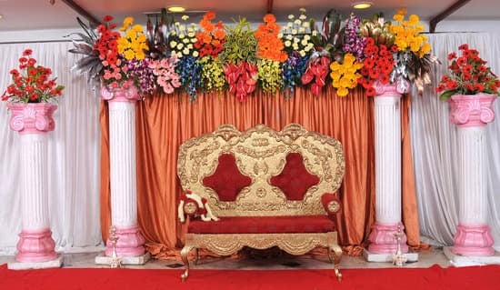 How much to give for wedding not attending: thoughtful monetary gift in lieu of absence