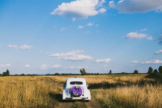 Step-by-step guide: How to hem a wedding dress with a train