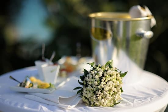 Summer wedding guest outfit ideas: What to Wear to a Summer Wedding as a Guest