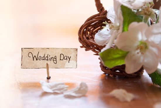 How much is customary to give for a wedding gift - Wedding gift etiquette: appropriate amount for a present