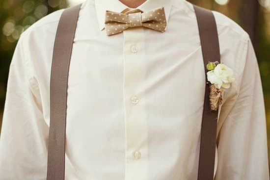 Courthouse wedding: No, kissing optional