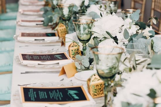 Wedding favor dilemma: Do I have to do wedding favors