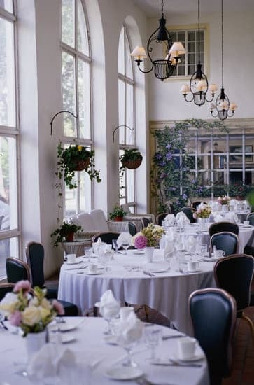 How Much to Tip Wedding Bus Driver 1 How much to tip wedding bus driver: 18-20% of total bill