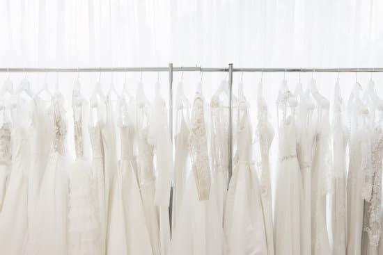 Sending wedding invitations to the wedding party: It's your turn to join us on our special day