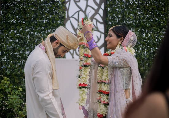 How many flowers do I need for my wedding A comprehensive guide to floral arrangements