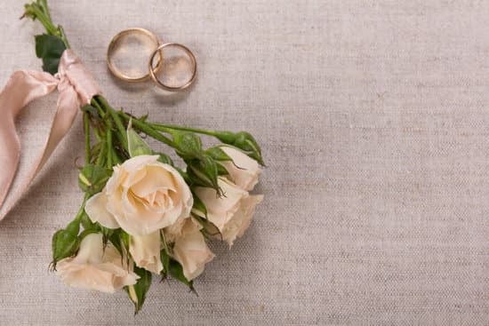 What to Wear to a Spanish Wedding 1 What to Wear to a Spanish Wedding: Traditional attire, bold colors, and elegant accessories for a memorable celebration