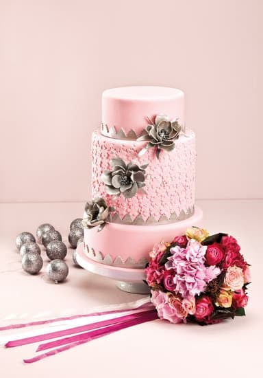How Do You RSVP a Wedding Invitation 1 How to RSVP to a Wedding Invitation: Step-by-Step Guide