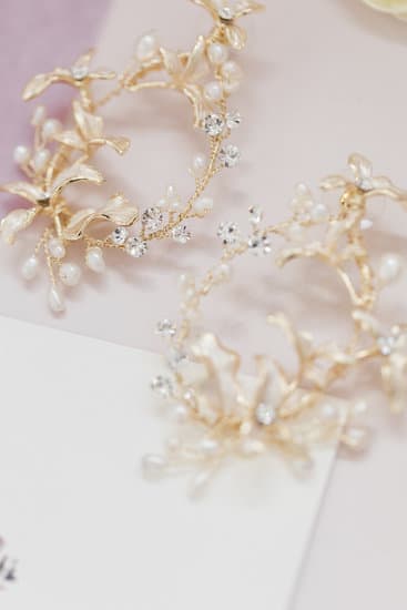 Does Wedding Band Go Inside or Outside 1 Wedding band worn outside, over the engagement ring for traditional placement