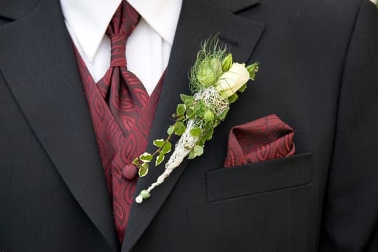 White lace aisle runner for outdoor wedding ceremony - Do you need an aisle runner