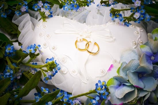 Can You Wear Maroon to a Wedding 1 can you wear maroon to a wedding