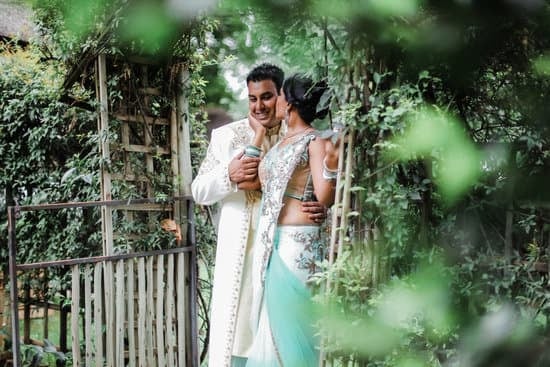 What to Wear to a Jewish Wedding 1 What to wear to a Jewish wedding: Modest dress, formal attire, and head covering for women