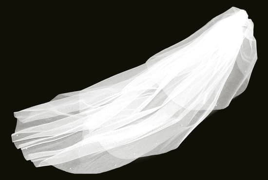 How to give money as a wedding gift: Thoughtful cash contribution for the newlyweds' future plans