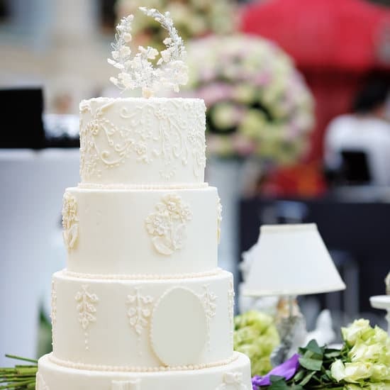 How Much Should a Wedding Ring 1 How much should a wedding ring cost