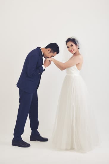 What to Wear to an October Wedding 2022 1 Perfect for Fall: What to Wear to an October Wedding 2022