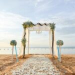 Sleeveless dress for winter wedding: elegant attire despite chilly weather for a stylish look