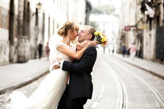 Step by step guide on how to clean silver wedding rings at home