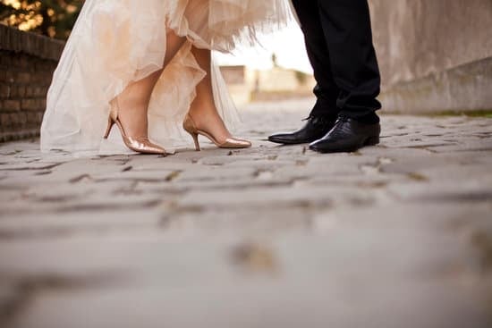 Step-by-step guide on how to build a wedding budget - the ultimate money-saving tips included