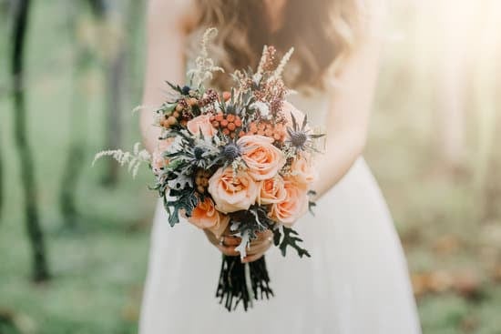 How Far in Advance Do Wedding Invitations Go Out 1 A Helpful Guide for Brides-to-Be