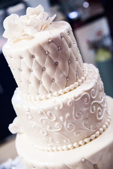 Step-by-step guide on how to buy a Berta wedding dress online or in-store