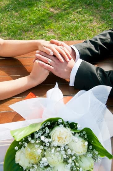 How to Buy Wedding Invitations 1 Step-by-Step Guide to Finding the Perfect Design