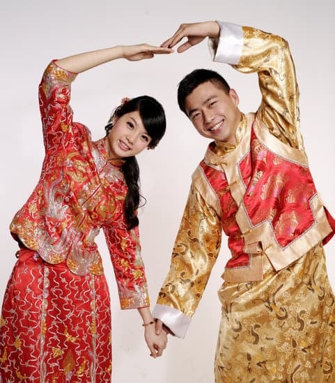 Fortieth wedding anniversary celebration with ruby-themed gifts, dinner, and family gathering to commemorate this special occasion