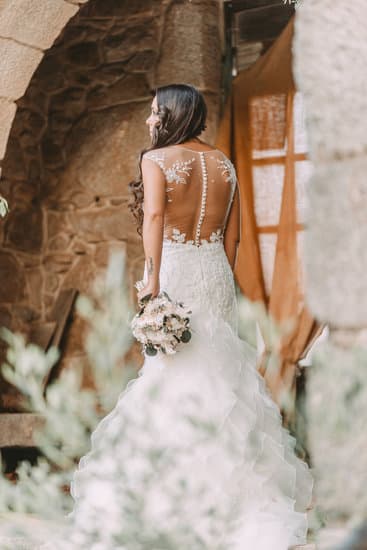 How Many Songs Are Needed for a Wedding Ceremony 1 A Guide to Choosing the Perfect Playlist