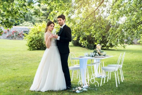 Understanding How Wedding Dress Sizes Run