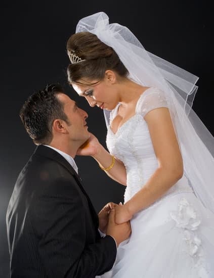 How much to spend on wedding gift as a bridesmaid