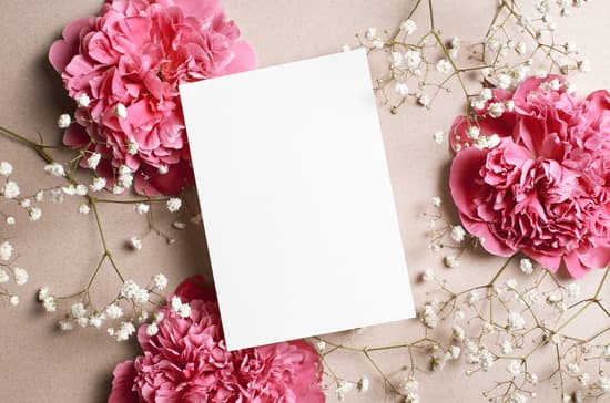 How to Close a Wedding Card 1 Step-by-step guide on how to close a wedding card with elegance and sincerity