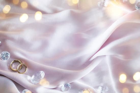 How Many Extra Invites to Order for Wedding 1 Determining the right number of extra invites to order for the wedding can be challenging