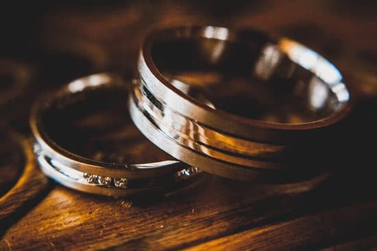 DO YOU WEAR YOUR WEDDING RING ON hand