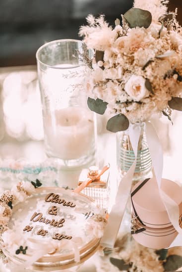 How Much Does a Wedding Cake Weigh 1 Important Factors to Consider for Your Special Day