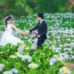 Do You Put Real Flowers on Wedding Cake Decorate wedding cake with charming real flowers for a beautiful touch