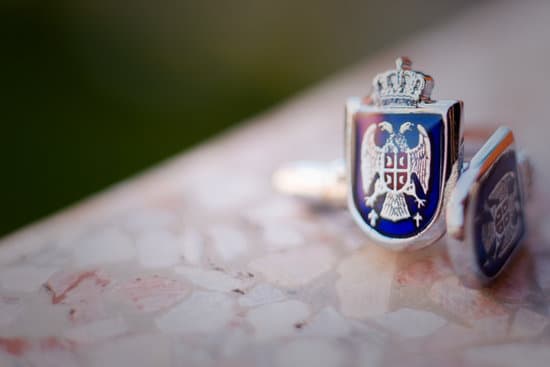 How Many Photos to Deliver for Wedding 11 Deliver around 500 edited wedding photos to ensure ample coverage and variety