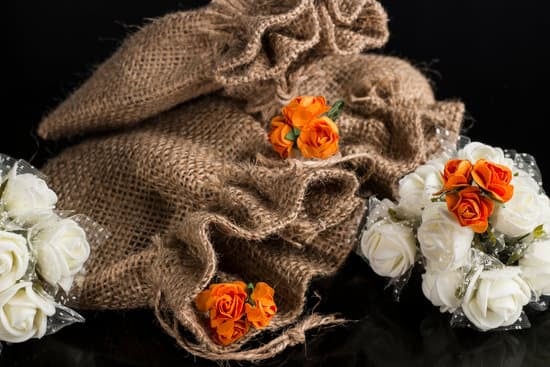 Who Gives Wedding Showers 19 Thoughtful Friends and Family Celebrating the Bride-To-Be