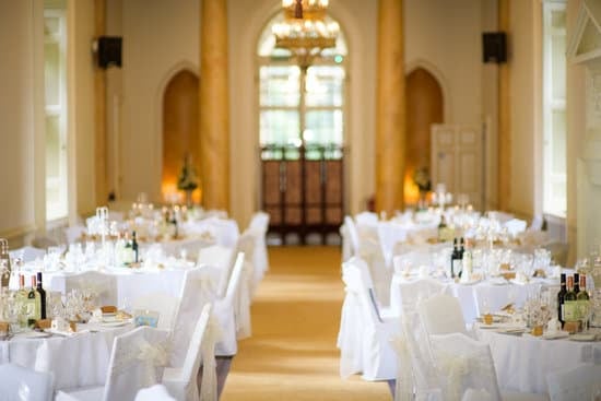 Do You Feed the Dj at a Wedding 1 Offer a meal to your DJ at a wedding. It's a thoughtful gesture that shows appreciation